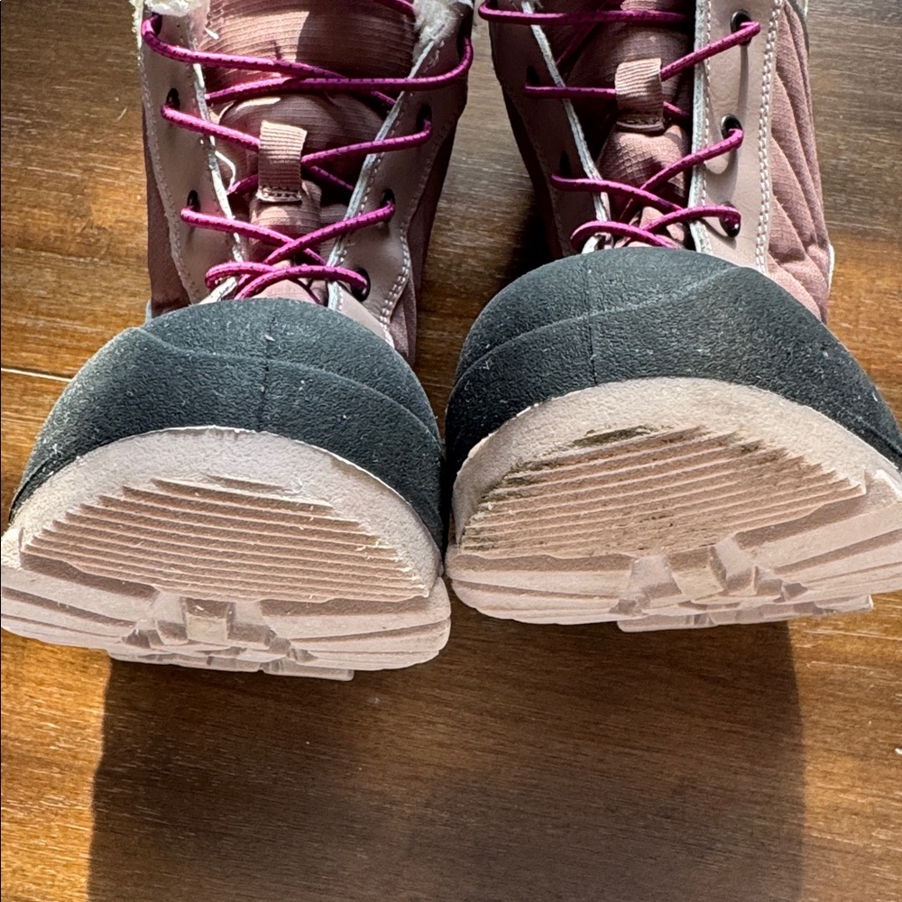 Size 1 all in motion snow Boots - Picture 10 of 13